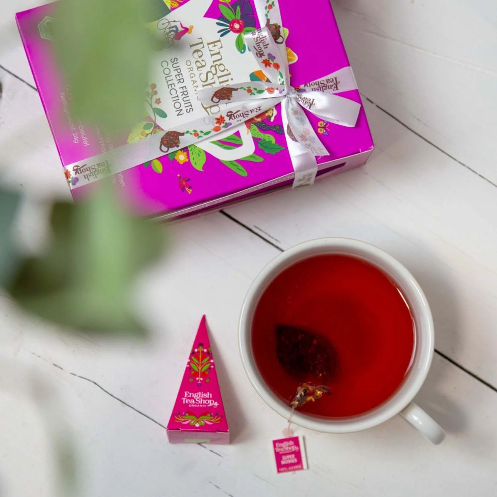 English Tea Shop Teegeschenk "Super Fruit Tee Kollektion" mit Schleife · 12 Pyramiden-Beutel – Bild 3